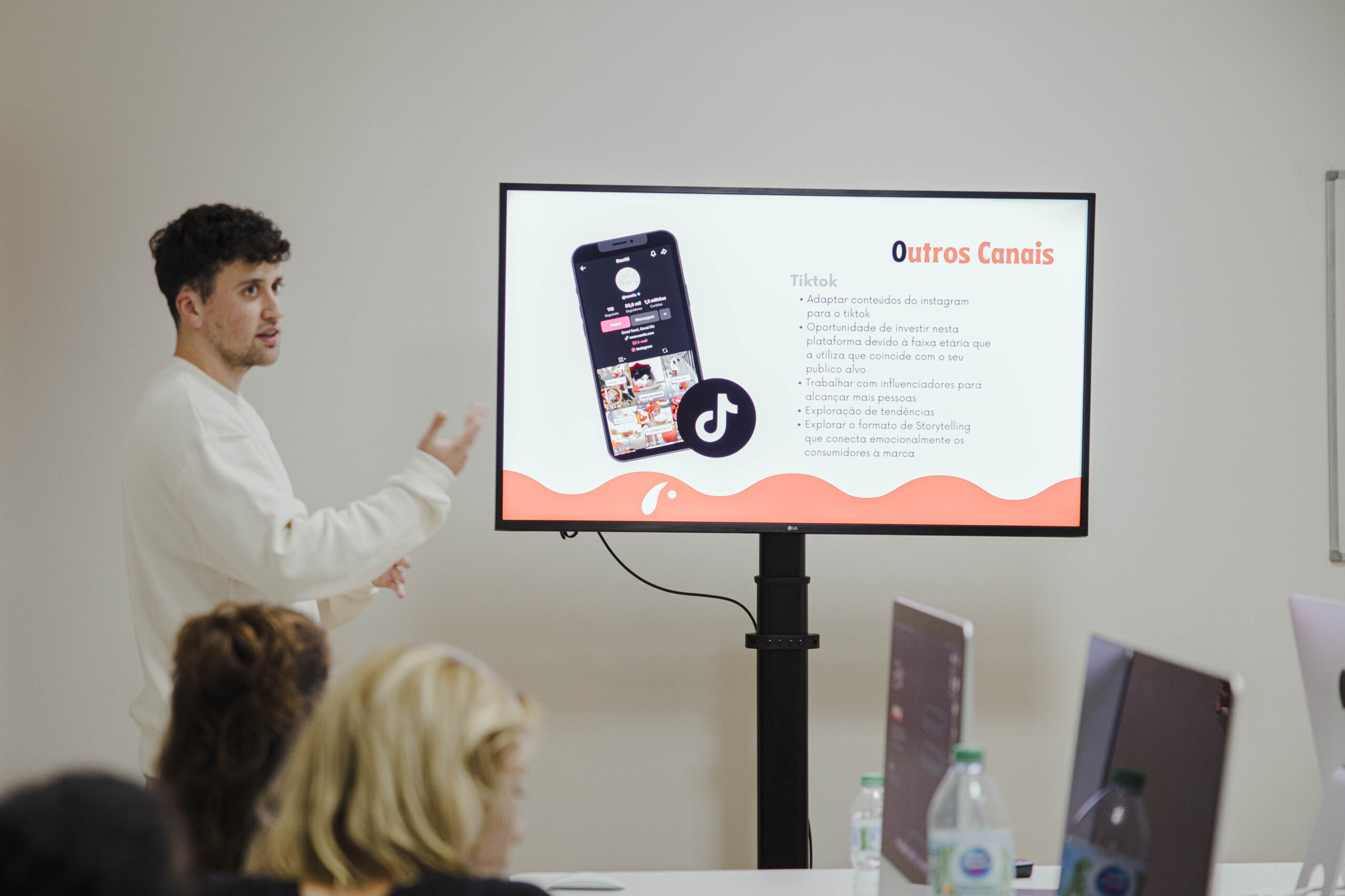 FOTOS - 2024.11.19 - Apresentação Social Media I - Ana Narciso - MDSM 24_25-11 aula de marketing